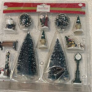 Festive Village Decor Set - Green and White